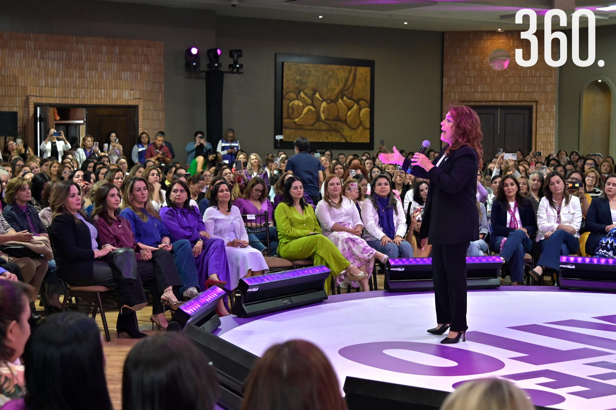 La conferencia se realizó en el marco del Día Internacional de la Mujer.